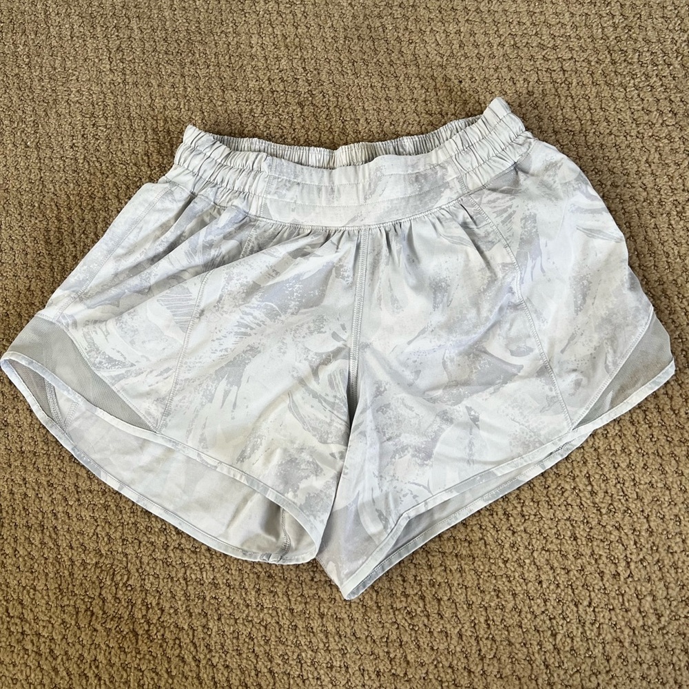 lululemon hotty hot shorts sz 4 inseam 4”